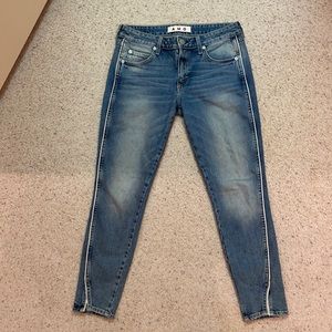 AMO twist yours truly jeans 28